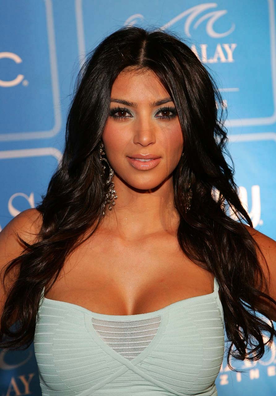 Kim kardashian entblößt ihren nackten Körper und ficken sexy Arsch
 #75315051