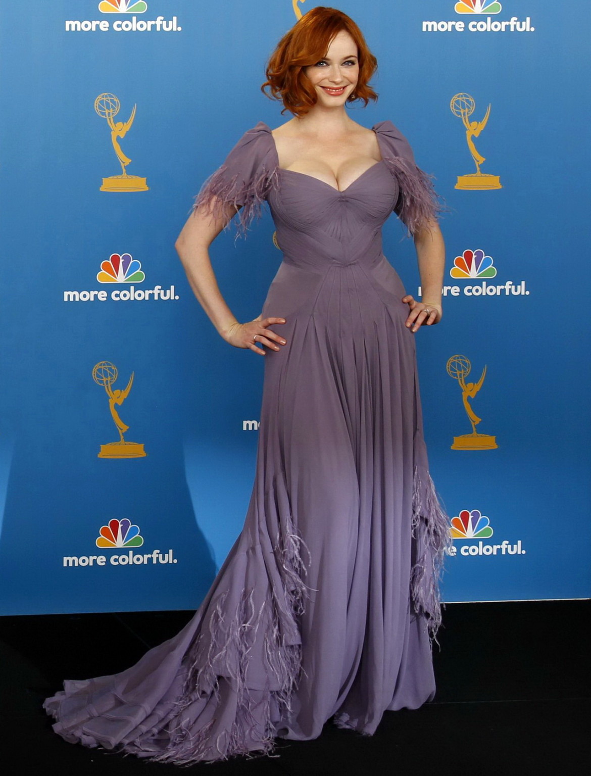 Christina hendricks mostrando su enorme escote en los premios emmy
 #75335031