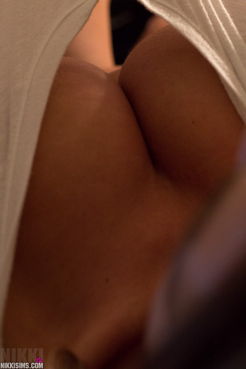 Busty nikki sims mostra il suo corpo incredibile in hot close up pics
 #72608406