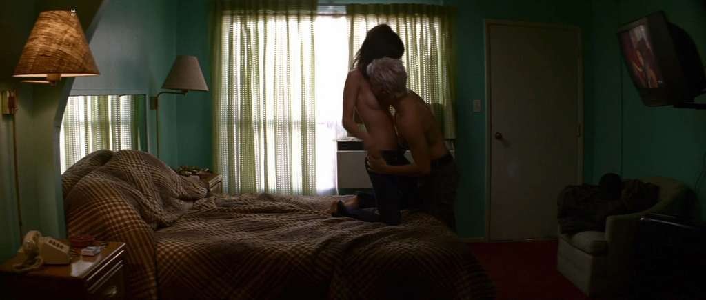 Olivia wilde entblößt ihre schönen großen Brüste und fickt mit einem Kerl in einem Nacktfilm
 #75329656