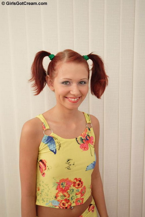 Pelirroja traviesa recibe una enorme carga en su coño
 #76092427