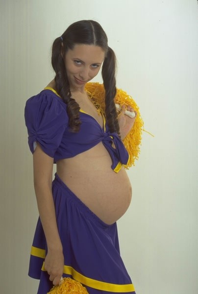 Animadora embarazada
 #75476468