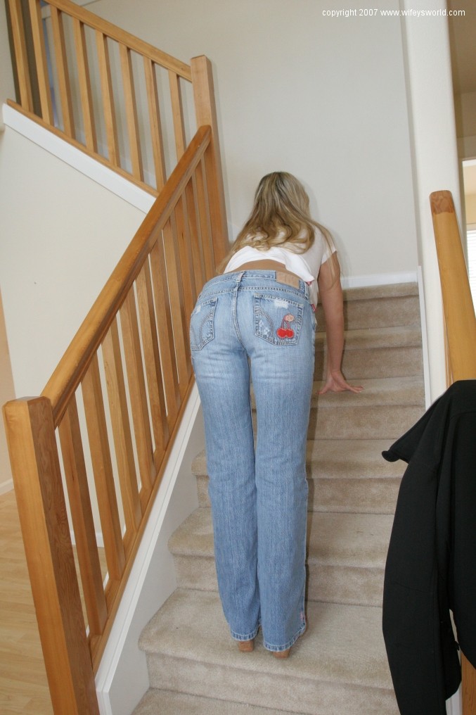 Mom stripping from her tshirt and jeans #77586233