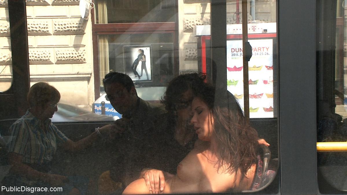 Nena se desnuda, se ata y se folla al aire libre en lugares públicos
 #71968039