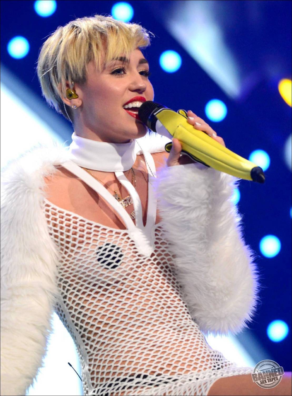 Miley Cyrus flashes her Tits with Nipples covered  #70801245