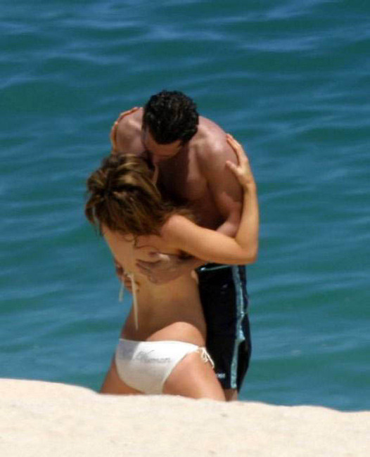 Sweet celebrity actress Kate Beckinsale exposed boobs #75408220