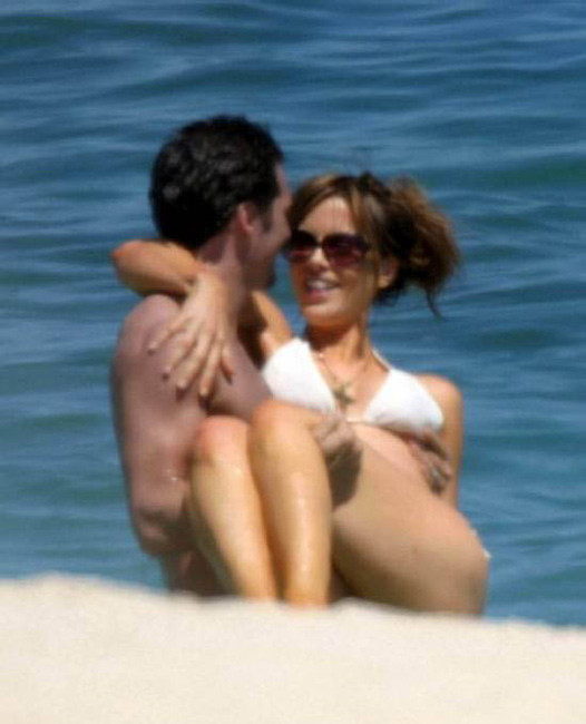 Sweet celebrity actress Kate Beckinsale exposed boobs #75408238