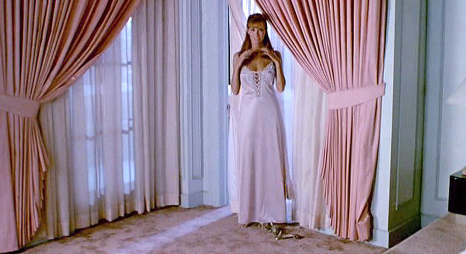 Monique gabrielle mostrando sus bonitas y grandes tetas en un desnudo de película
 #75388400