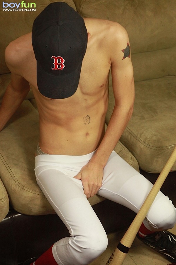 Athletic stud London Sawyer jerks off after baseball game #76919387