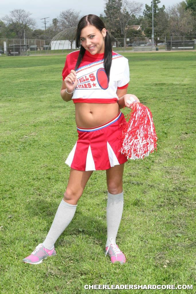 Botta di cheerleader vestita
 #72561734