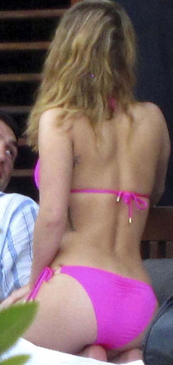 Hayden Panettiere guardando cazzo sexy e caldo su foto di paparazzi
 #75315220