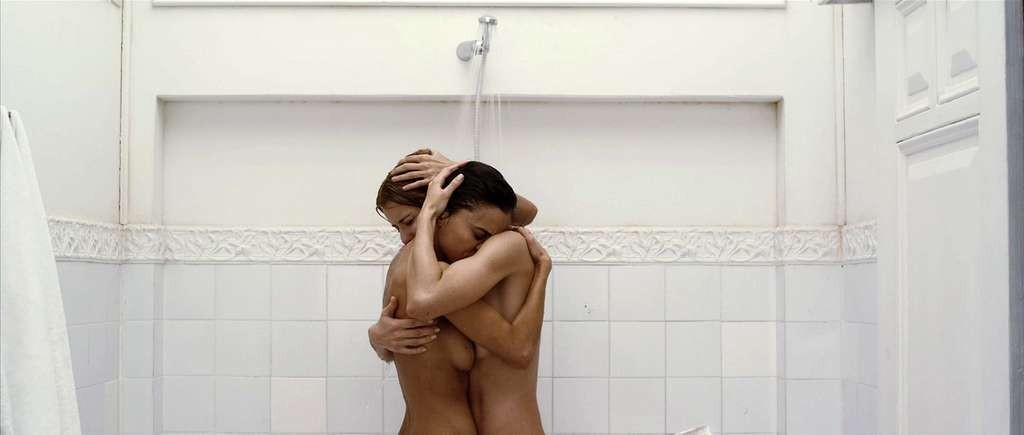 ナターシャ・ヤロヴェンコ、レズビアン・セックス・シーンで巨乳をさらす
 #75326638