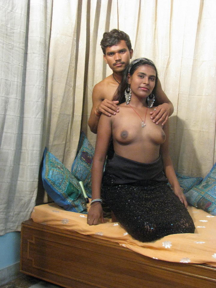 Indisches Mädchen wird in den Arsch gefickt
 #67901440