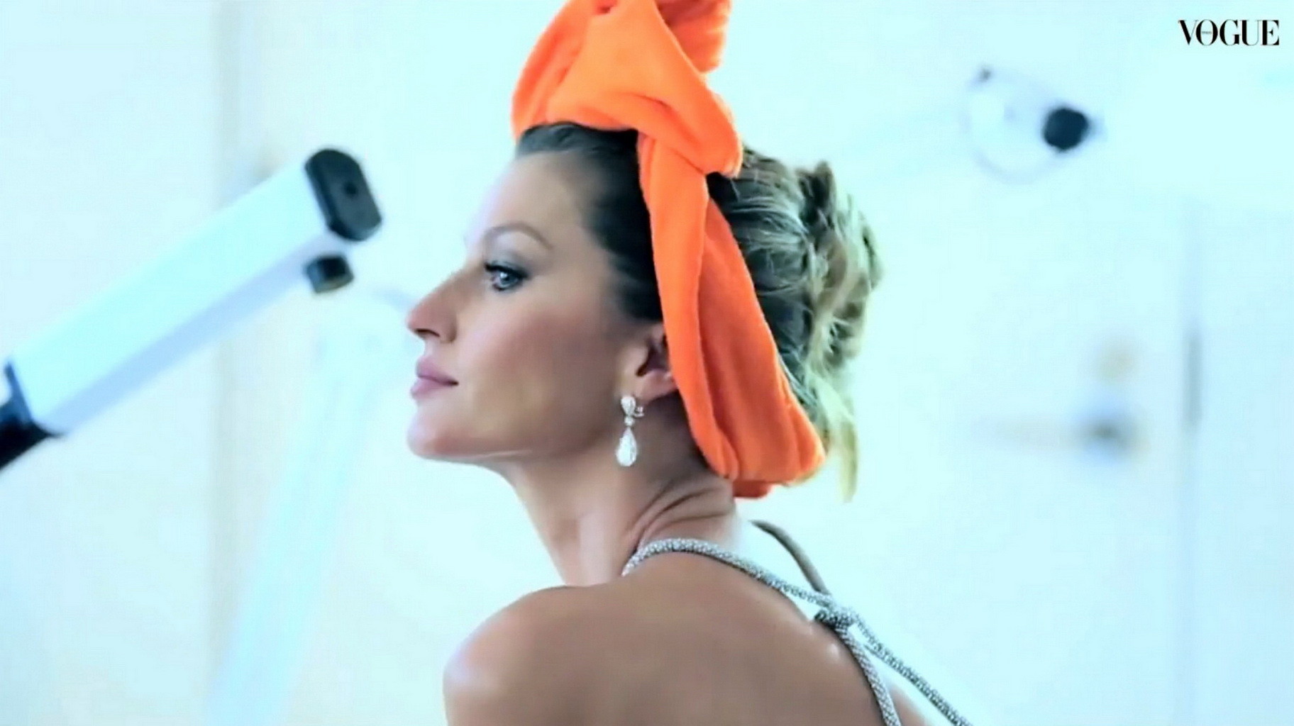 Gisele Bundchen topless in thong but hiding her boobs in Vogue Italia photoshoot #75229858