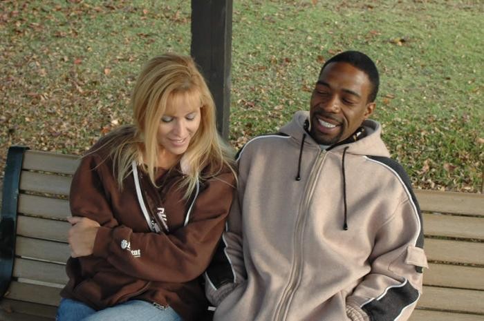 金髪美女が黒人の巨根に挑む
 #77850385