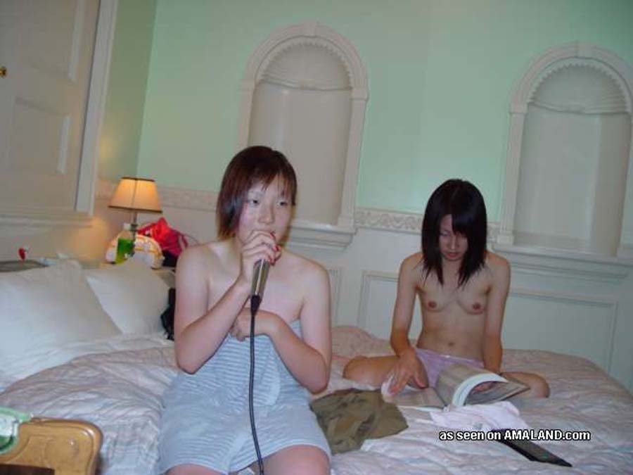 モーテルでのセクシーなタイ人女性の裸の写真
 #69871708