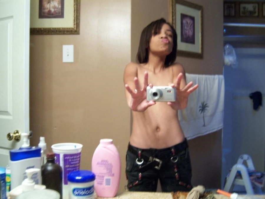 Ebony teen gfs posing for cell phone pics #67566847