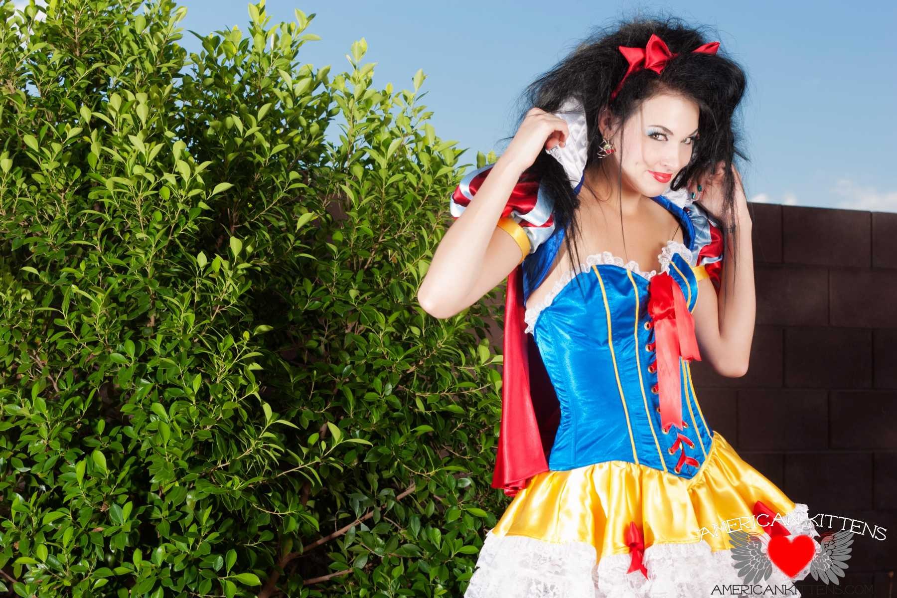 Reanna Mae as Snow White and she is a smokin hot Snow White if you ask me and th #77177522