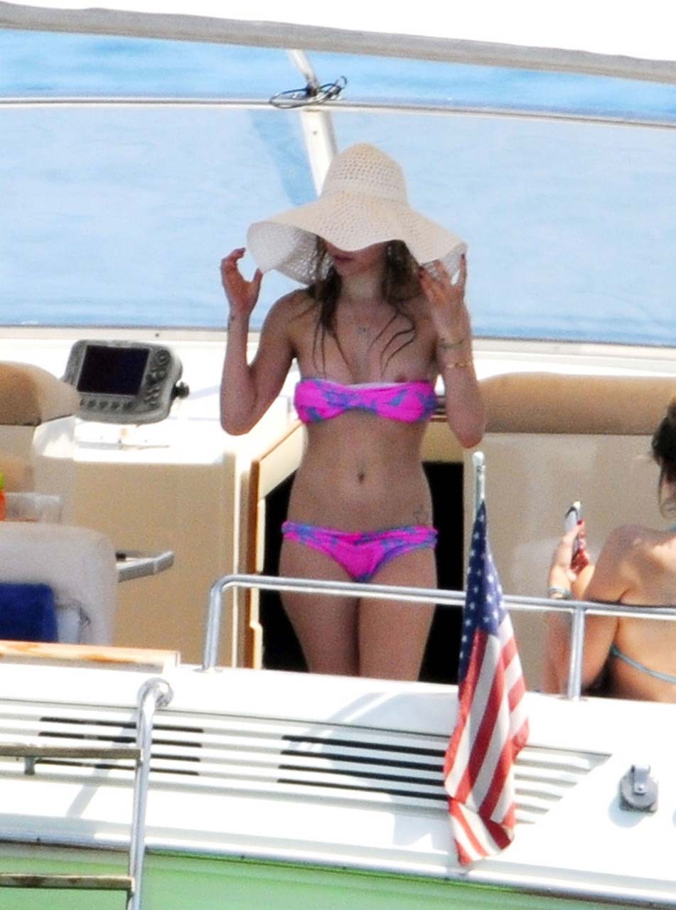 Avril Lavigne exposing sexy body and hot ass in bikini on yacht #75298705