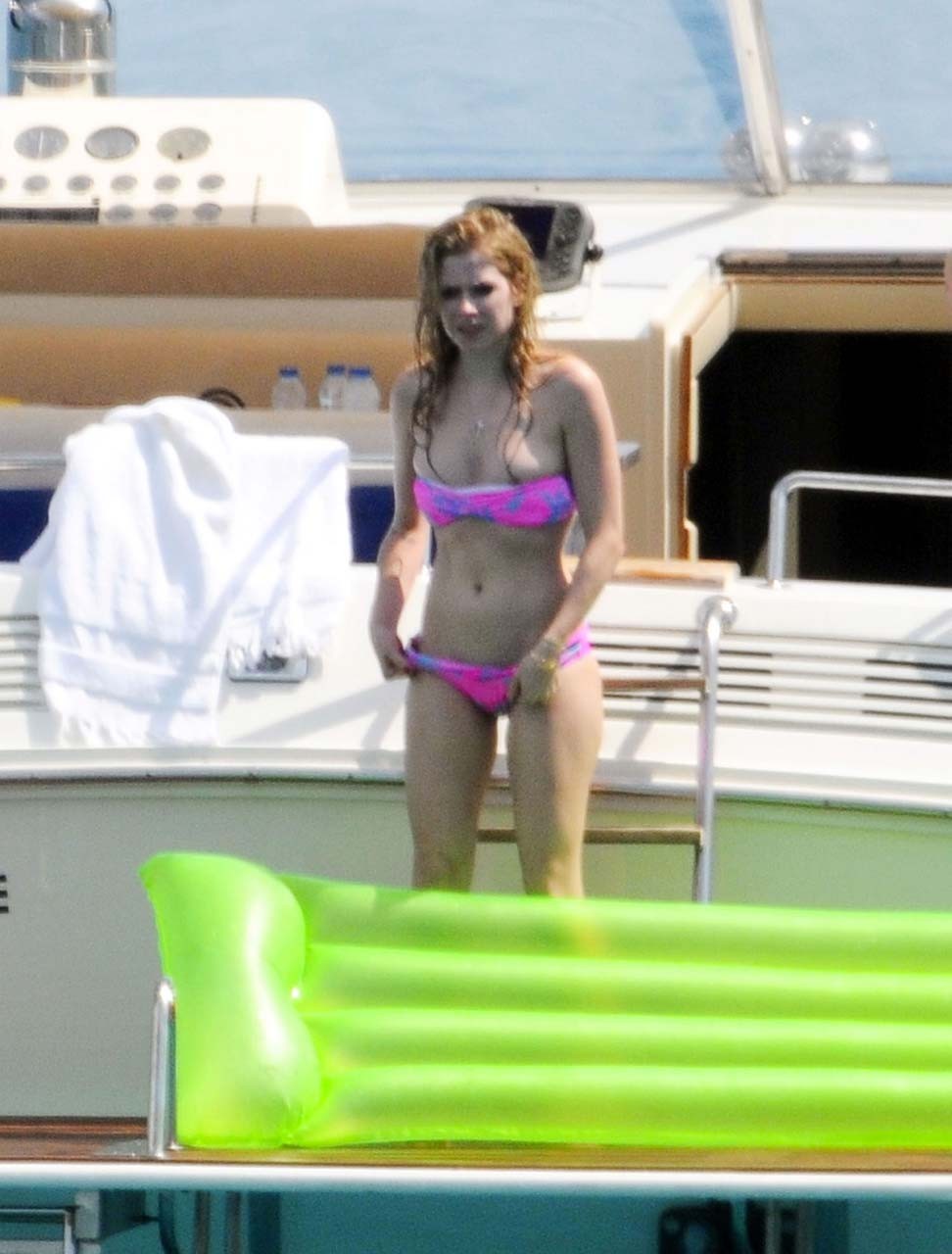 Avril Lavigne exposing sexy body and hot ass in bikini on yacht #75298722