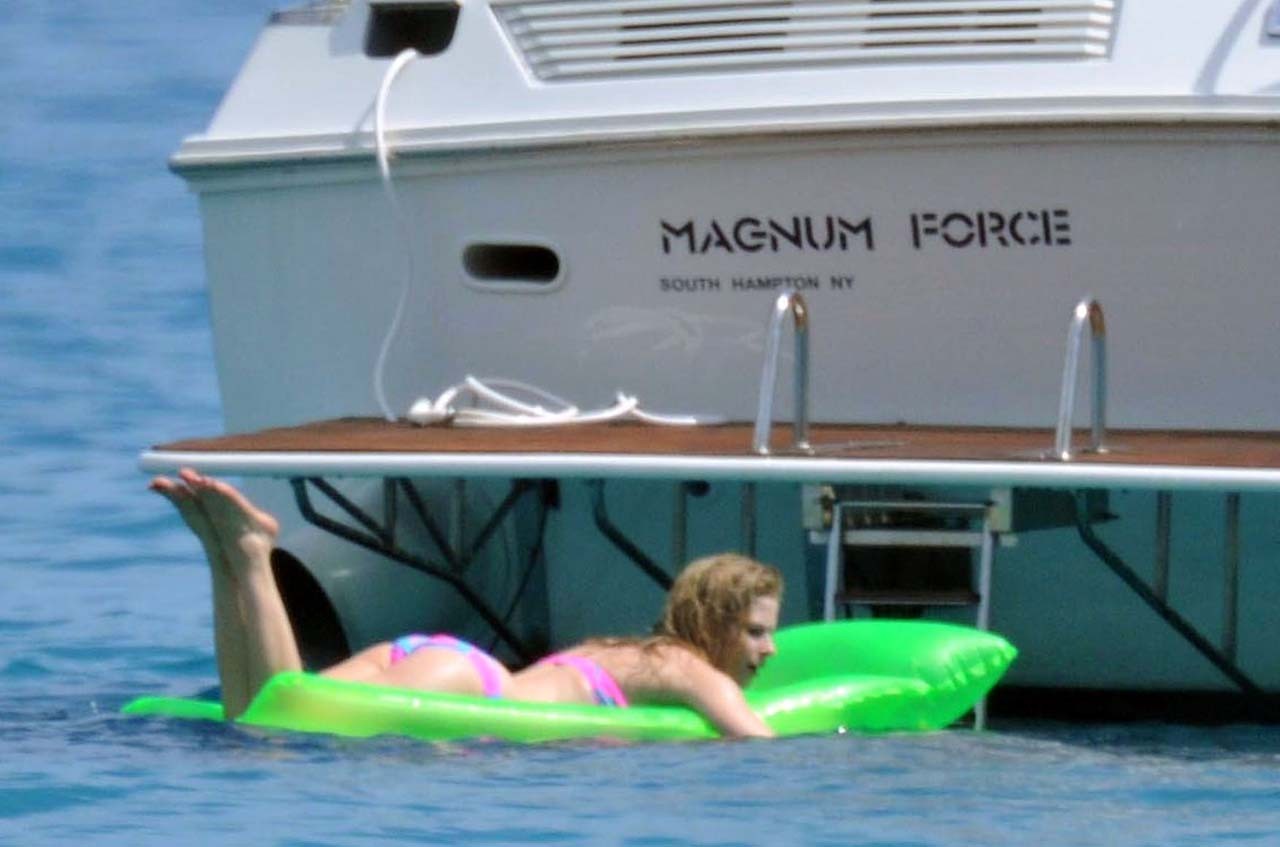 Avril Lavigne exposing sexy body and hot ass in bikini on yacht #75298729
