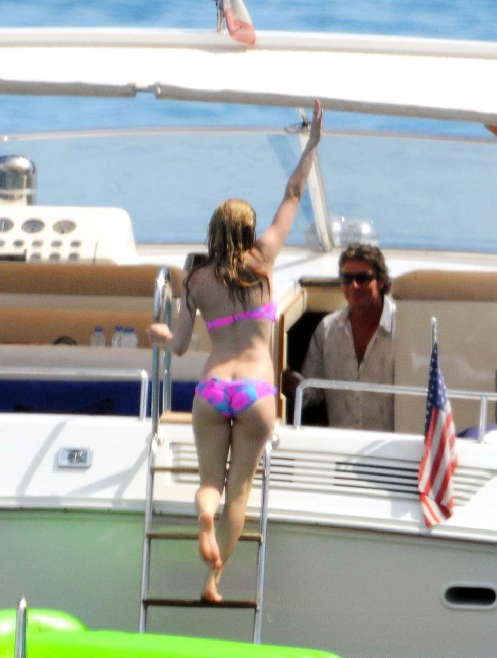 Avril Lavigne exposing sexy body and hot ass in bikini on yacht #75298735