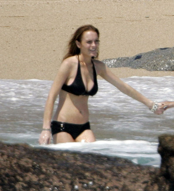 Celebrity Lindsay Lohan spectacular boobs and ass in bikini #75406301