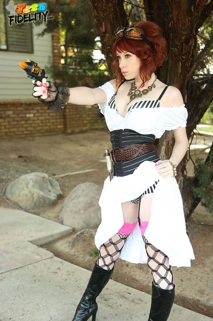 Zoey nixon follada con un disfraz de steam punk
 #74270706