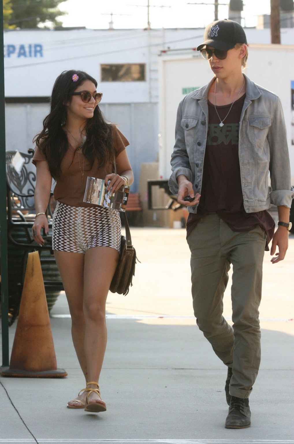 Vanessa hudgens montre son pied de biche dans un short et un haut minuscules à Studio City.
 #75263731