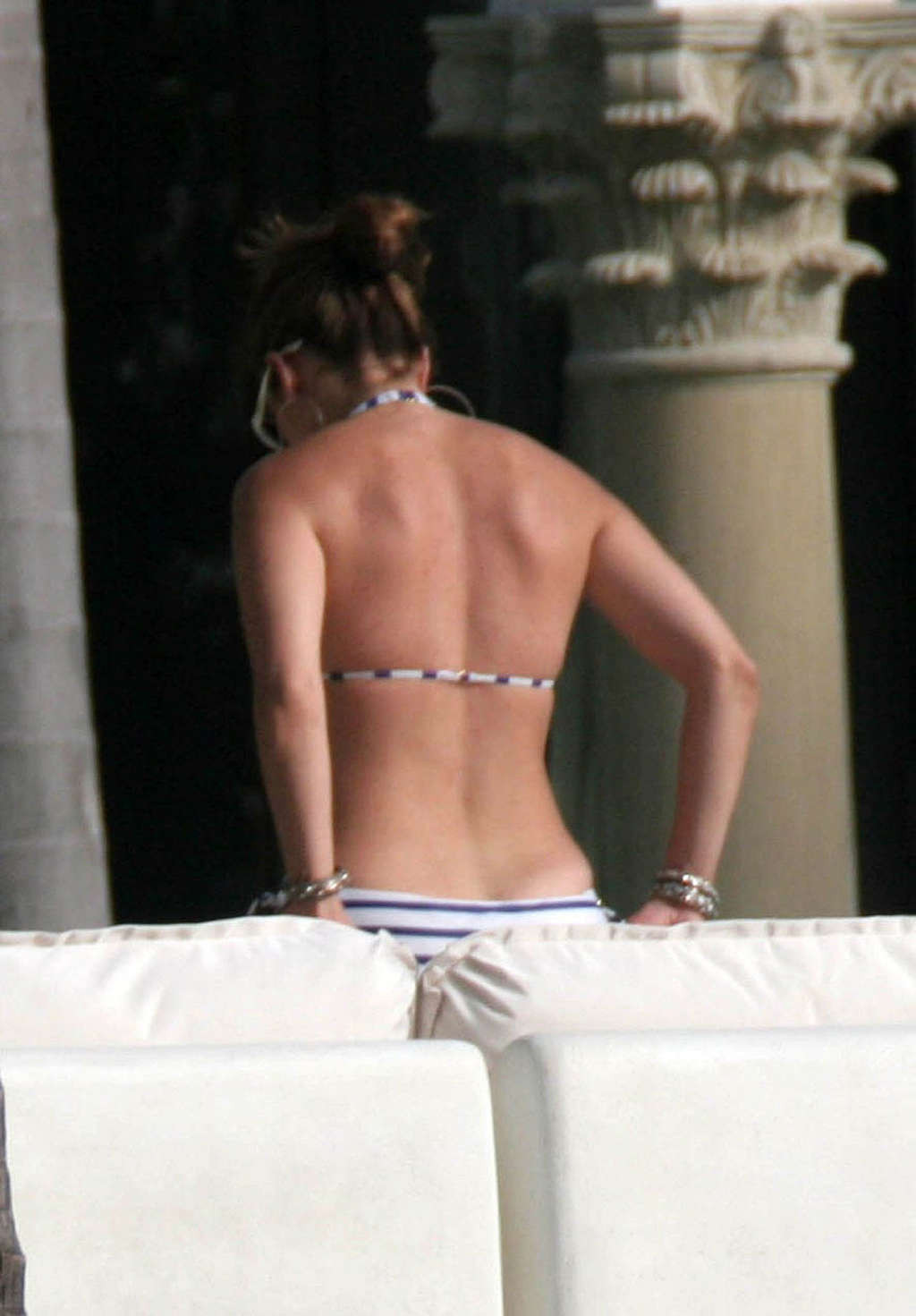 Jennifer Lopez montre ses fesses en bikini et ses photos très sexy.
 #75375073