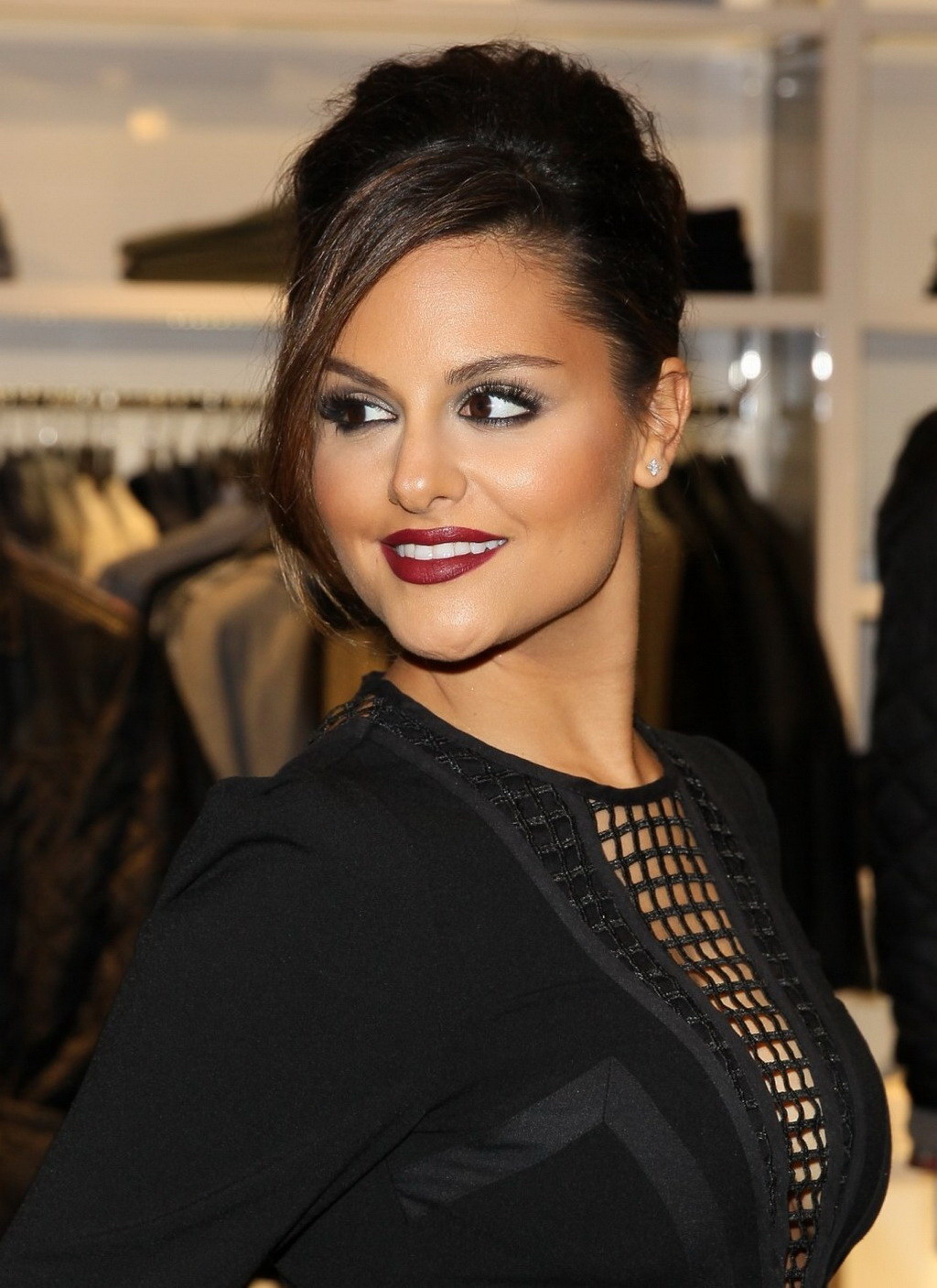 Pia Toscano langbeinig in einem knappen schwarzen Kleid bei den Bloomingdales Glen
 #75213455