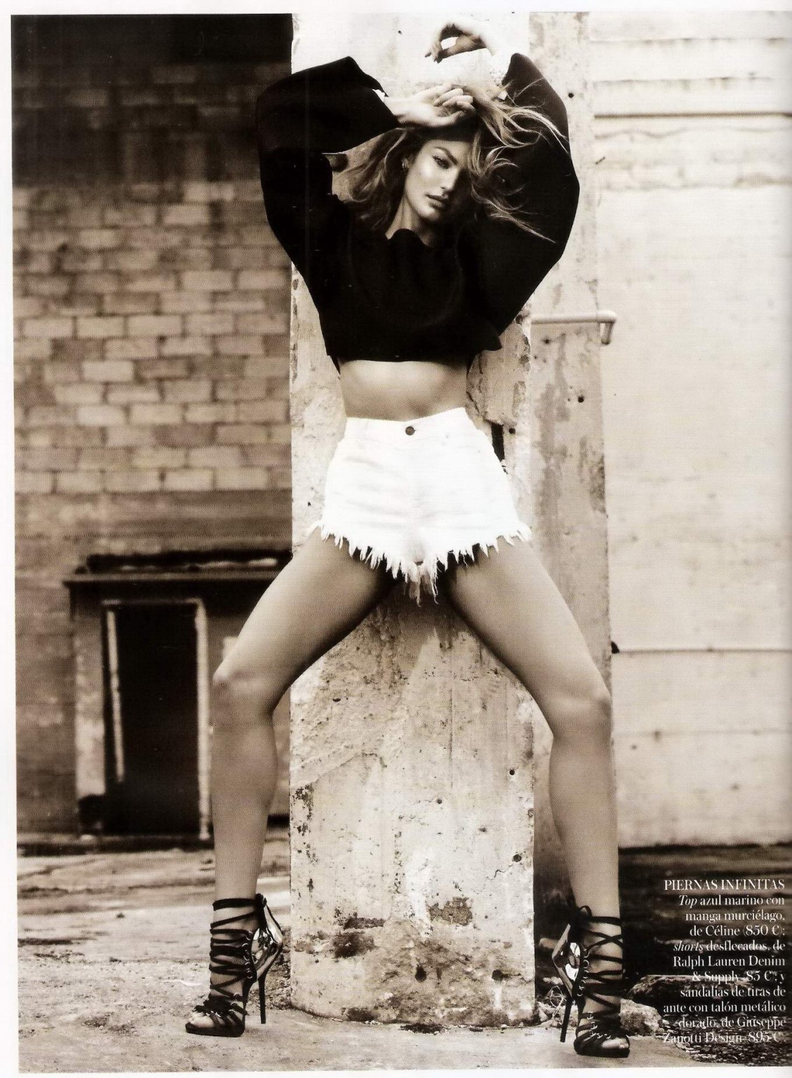 Candice Swanepoel topless ma nascondendo le sue tette in aprile 2013 numero di vo spagnolo
 #75238038