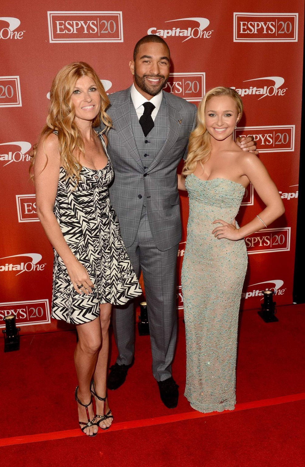 Connie britton porte une mini robe sexy aux espy awards 2012 à los angeles.
 #75243826