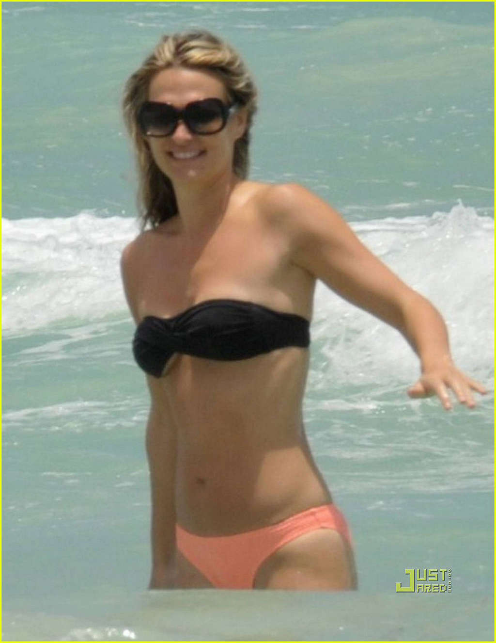Molly Sims playing valleyball in bikini and nipple slip #75350461