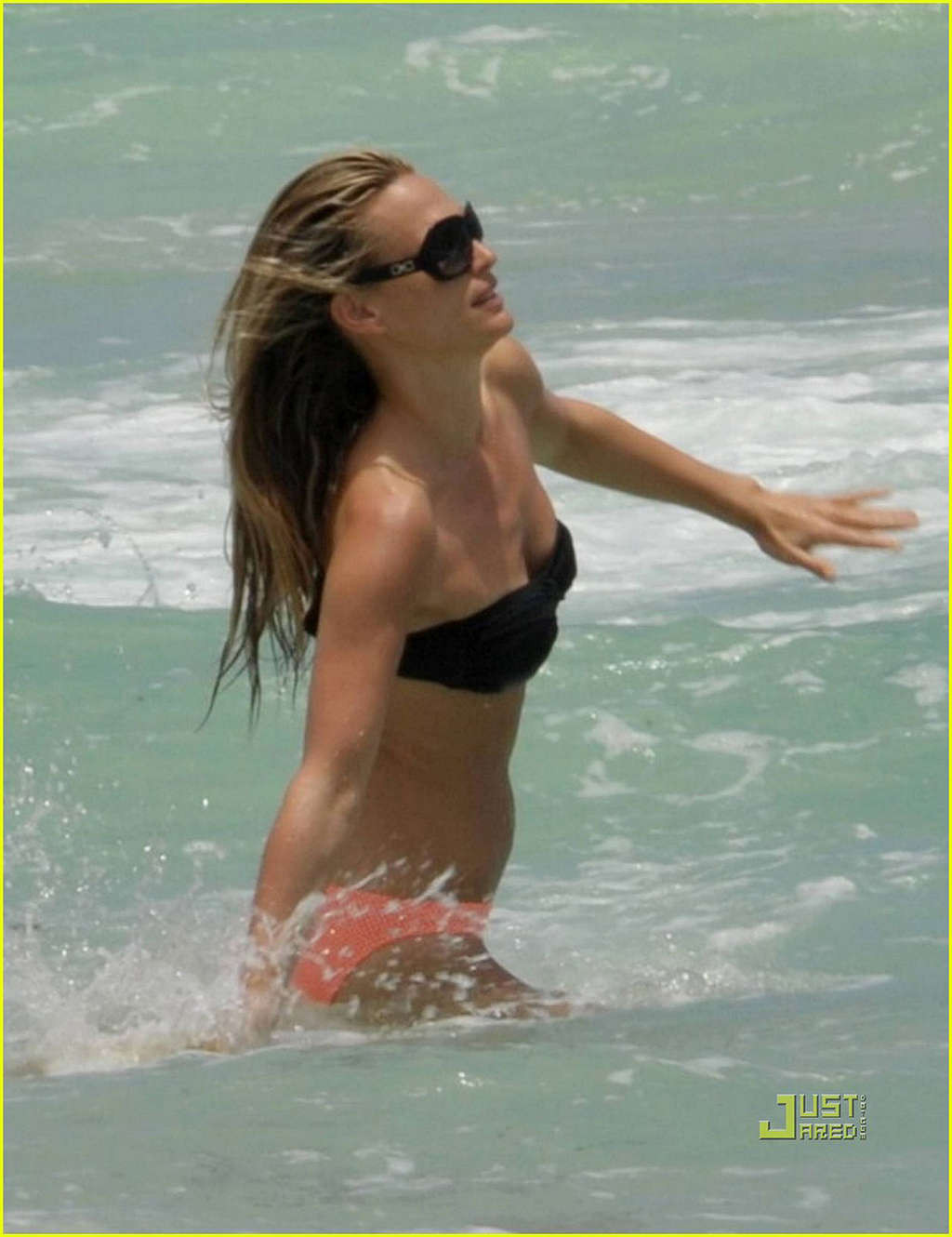 Molly Sims playing valleyball in bikini and nipple slip #75350477
