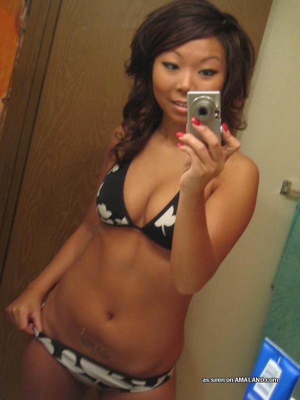 Asian camwhoring chick showing off her sexy body #69746139