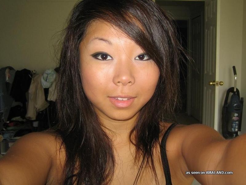 Asiatische camwhoring Küken zeigt ihren sexy Körper
 #69746215