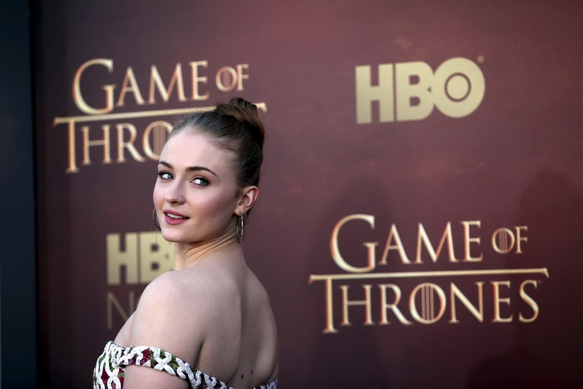 Sophie Turner zeigt riesigen Ausschnitt bei der "Game of Thrones" Staffel 5 Premiere in #75168974