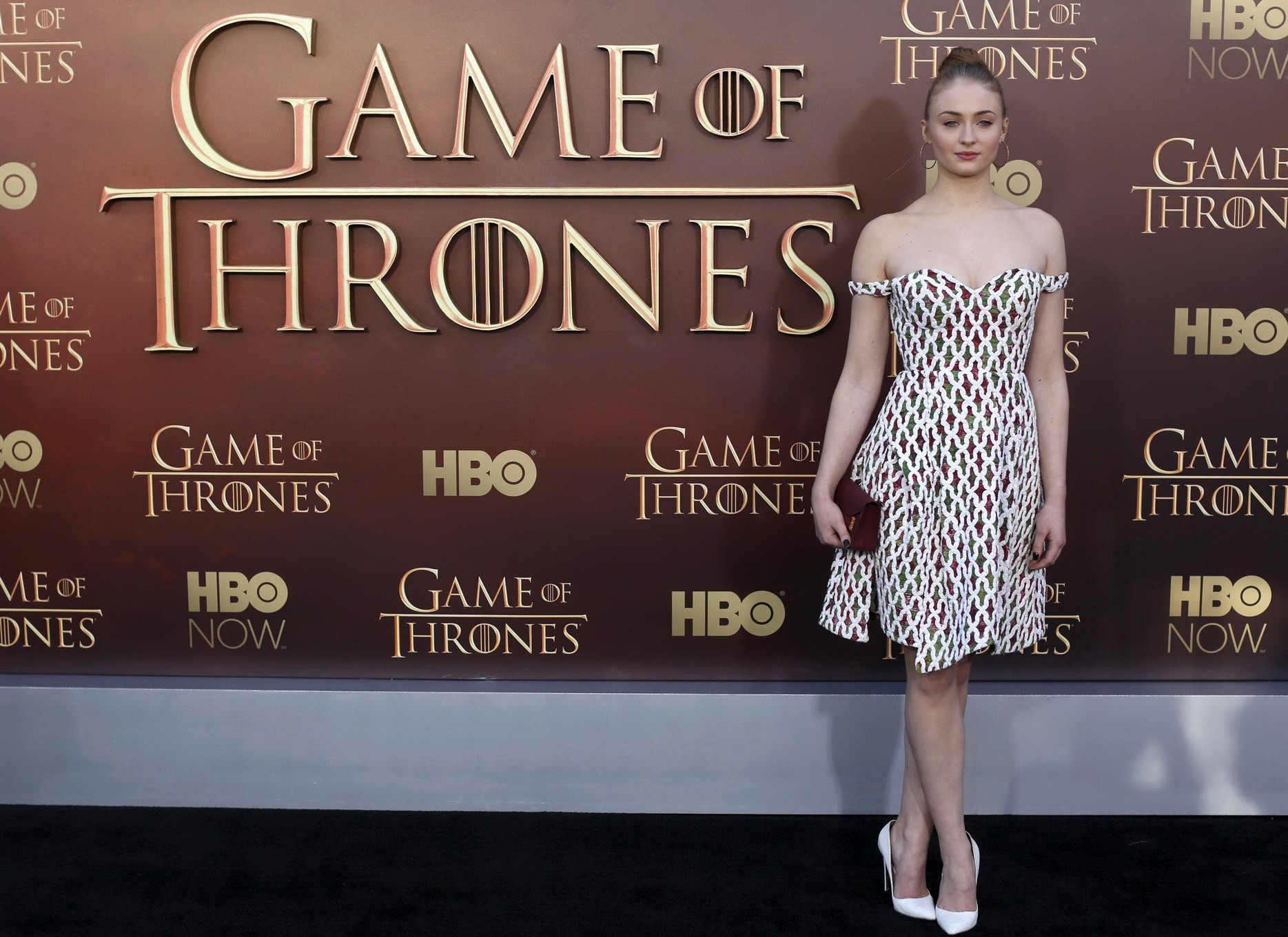 Sophie Turner zeigt riesigen Ausschnitt bei der "Game of Thrones" Staffel 5 Premiere in #75168984