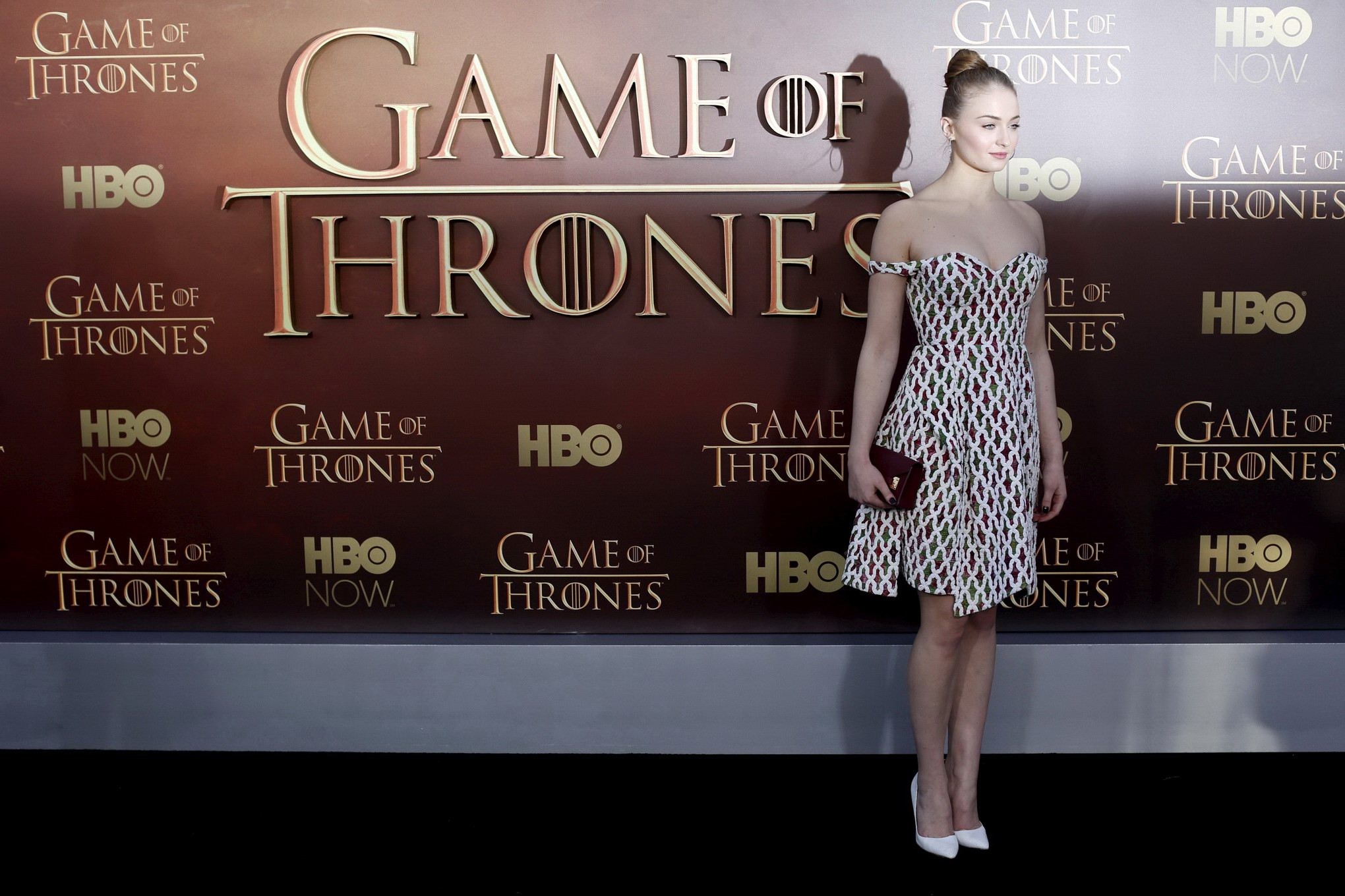 Sophie Turner zeigt riesigen Ausschnitt bei der "Game of Thrones" Staffel 5 Premiere in #75168987