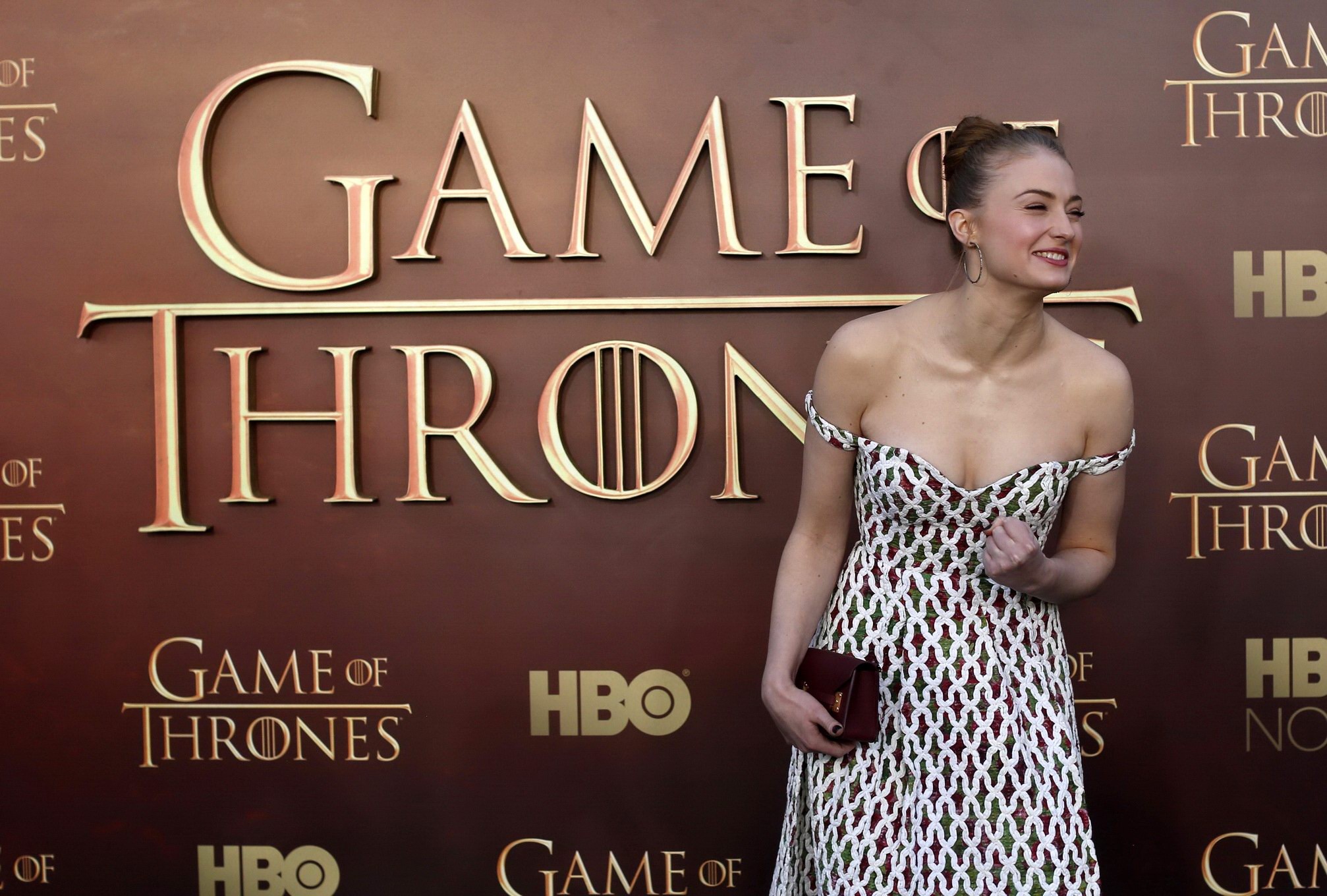 Sophie turner mostrando un enorme escote en el estreno de la quinta temporada de juego de tronos en 
 #75168992