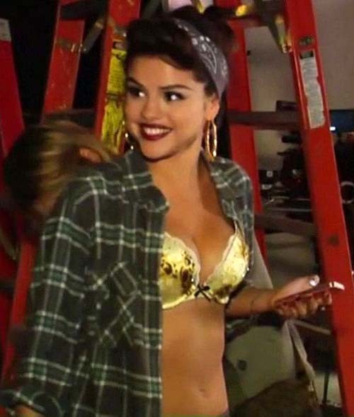 Selena Gomez exposing sexy ass in short shorts and huge boobs in bra #75284547