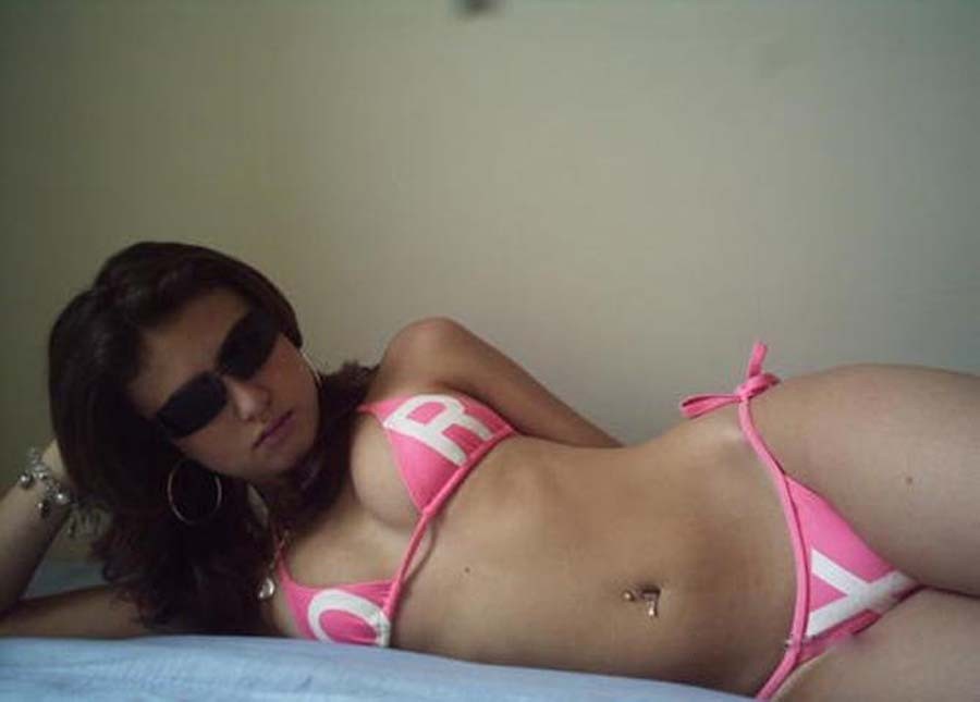 Hot latina babes dans leurs bikinis
 #68493291