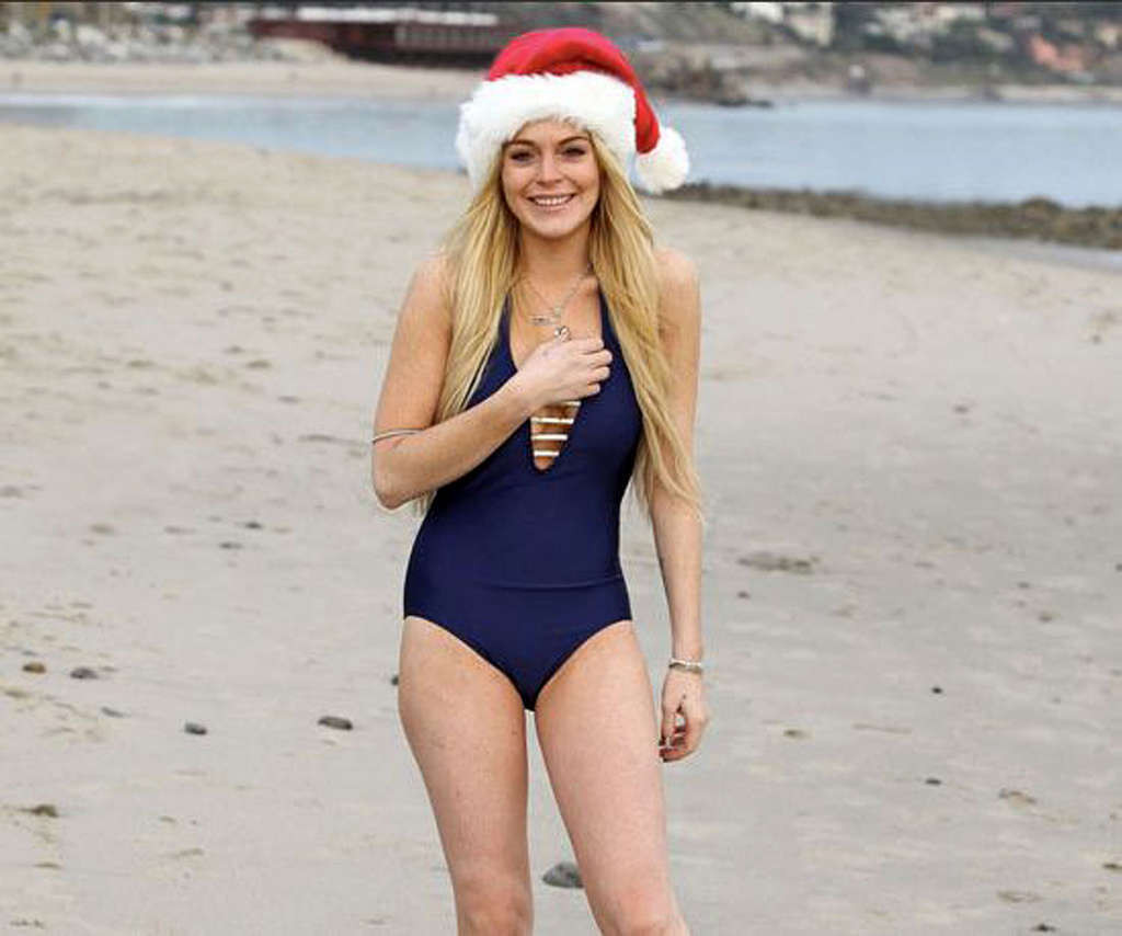 Lindsay lohan in bikini e capezzolo slip e upskirt
 #75367065