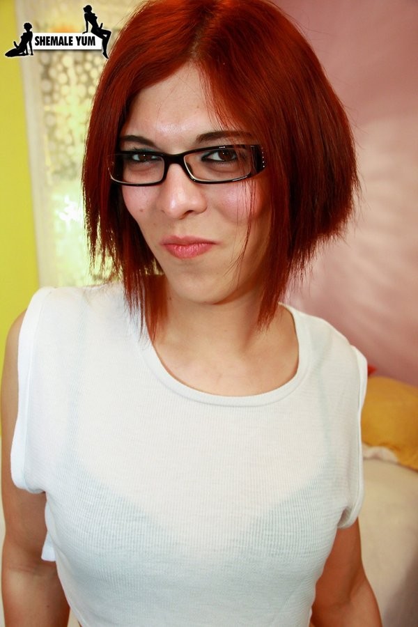 Transexual tetona con gafas mostrando su increíble cuerpo
 #79168512