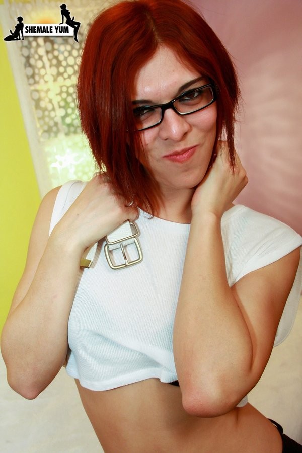 Transexual tetona con gafas mostrando su increíble cuerpo
 #79168526