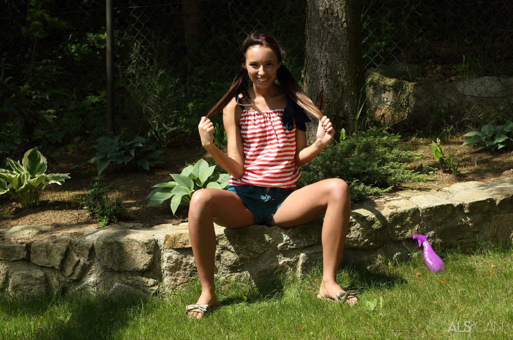 Espéculo relleno que ofrece gina devine
 #70845196