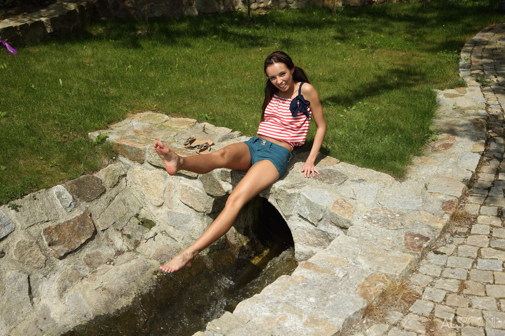 Espéculo relleno que ofrece gina devine
 #70845204