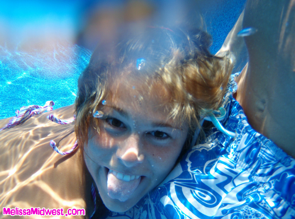 Melissa midwest teniendo sexo y dando una mamada en una piscina
 #67175148