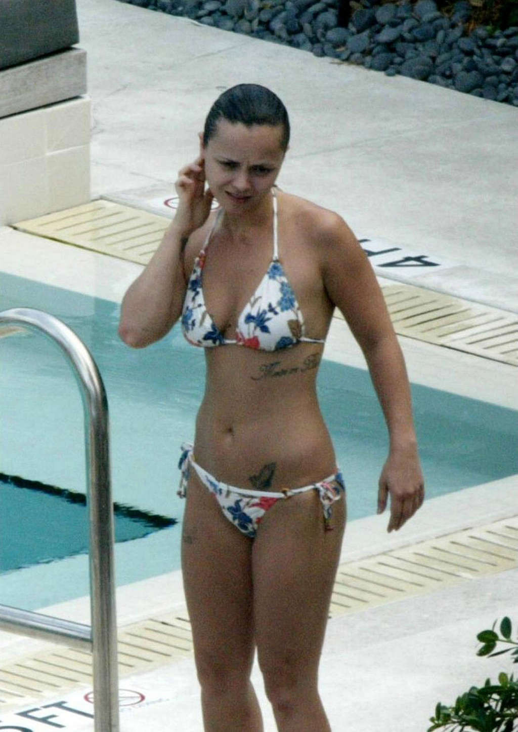 Christina Ricci shows perfectly hot body and tattoo above the ass #75377383